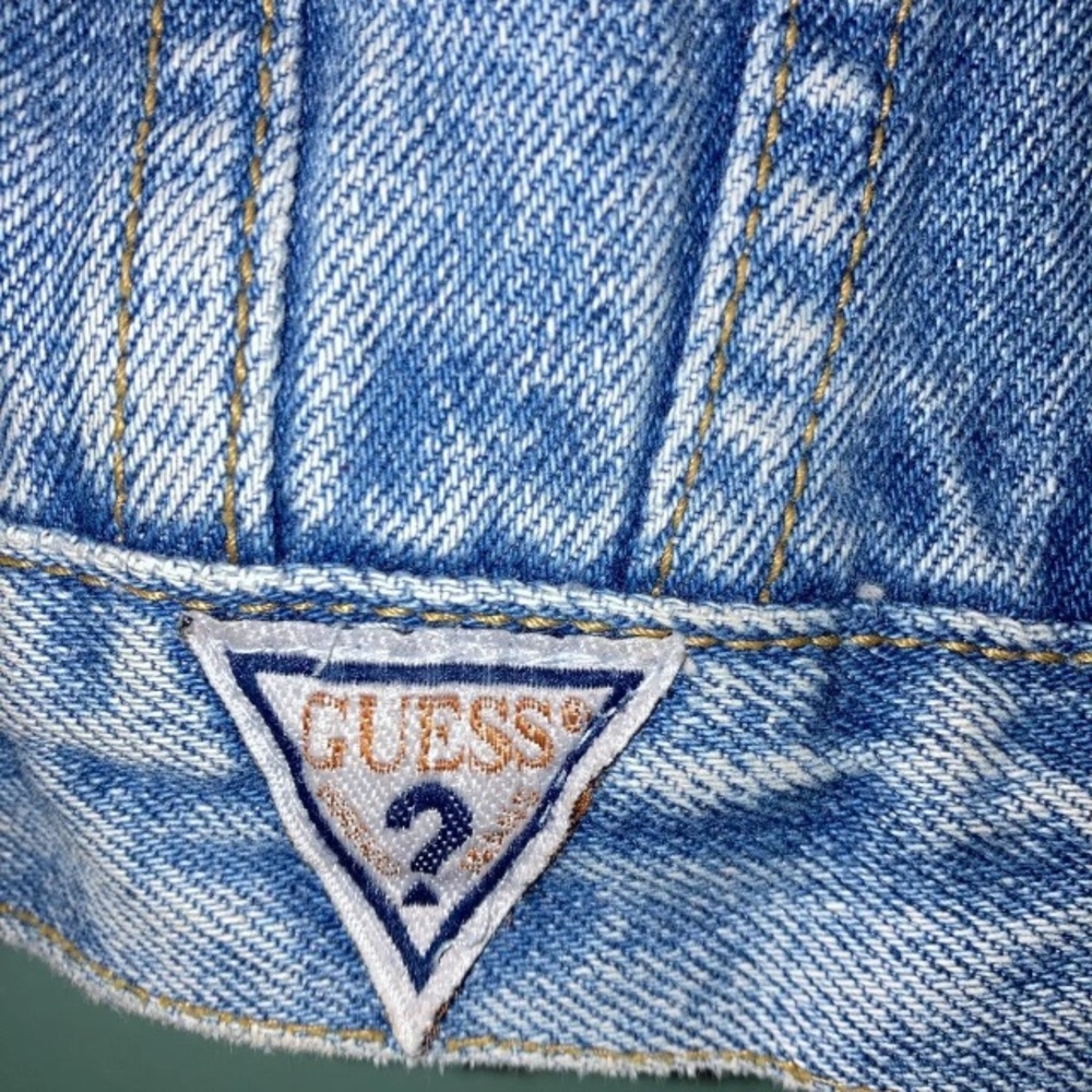 Vintage 90s Guess Spell out acid washed denim cropped truckers jacket Women’s M - Picture 5 of 8